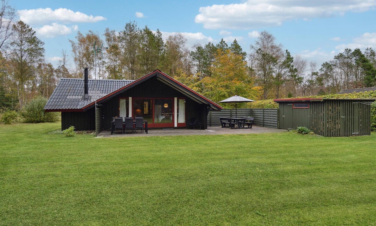 Odde House | Beautiful home in Hadsund with kitchen