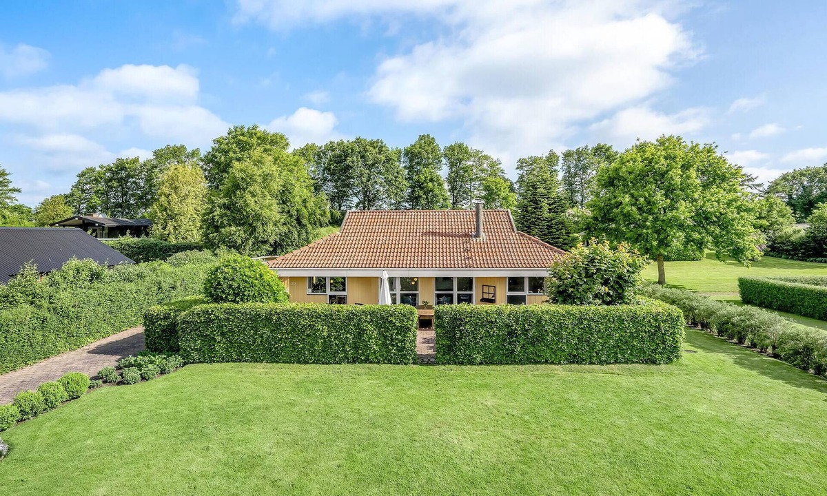 Hejlsminde Strand House | Beautiful home in Hejls with sauna