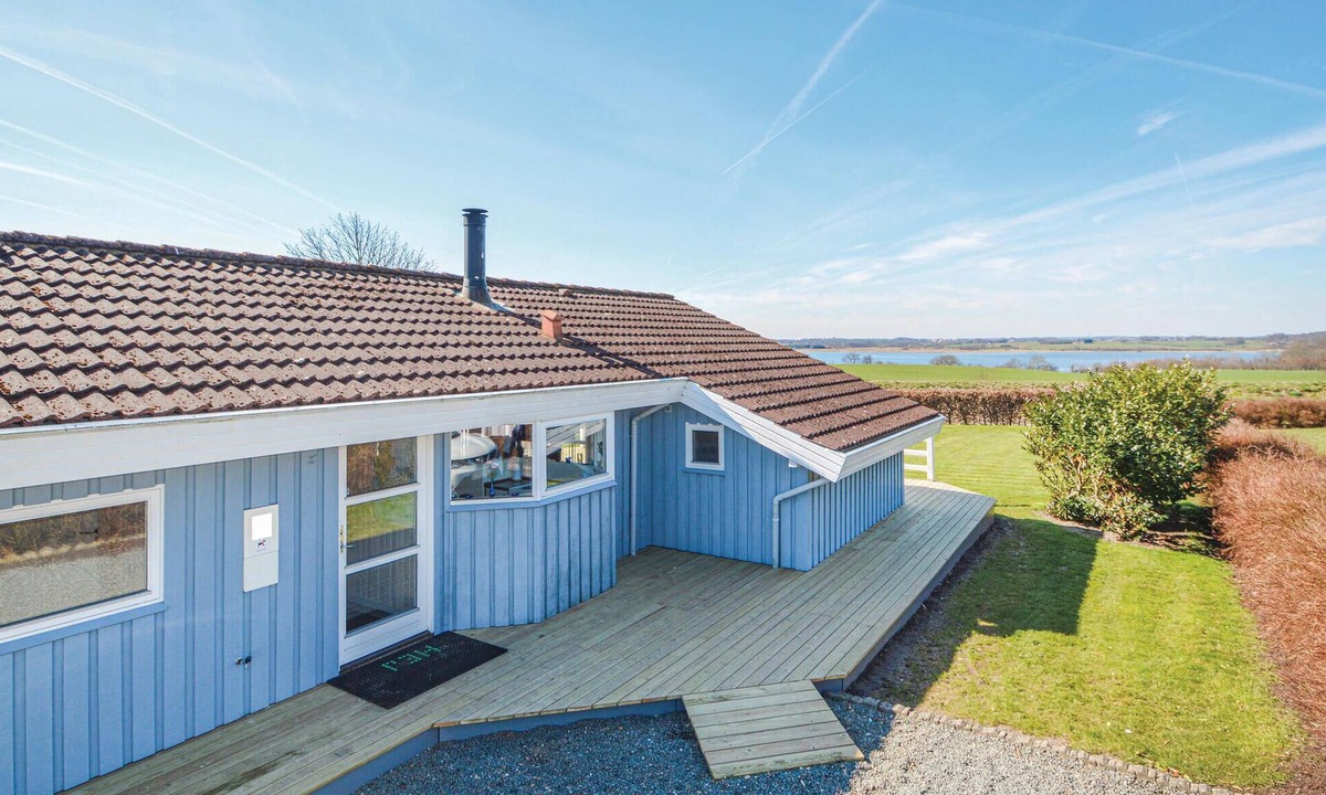 Hejlsminde Strand House | Beautiful home in Hejls with sauna