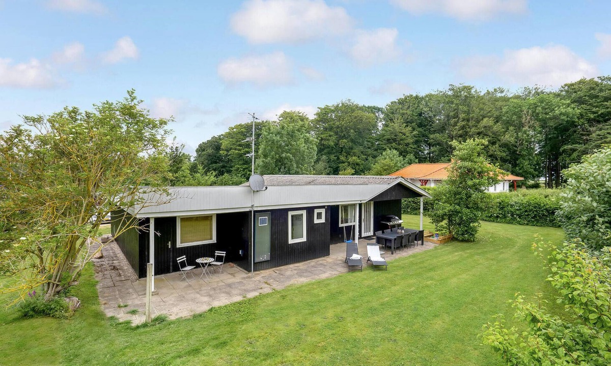 Hejlsminde Strand House | Beautiful home in Hejls with WiFi