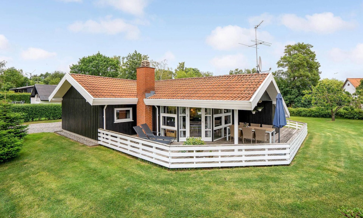 Hejlsminde Strand House | Beautiful home in Hejls with sauna
