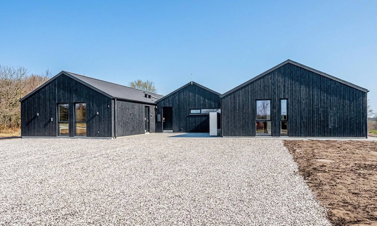 Hojslev House | Beautiful home in Højslev with sauna