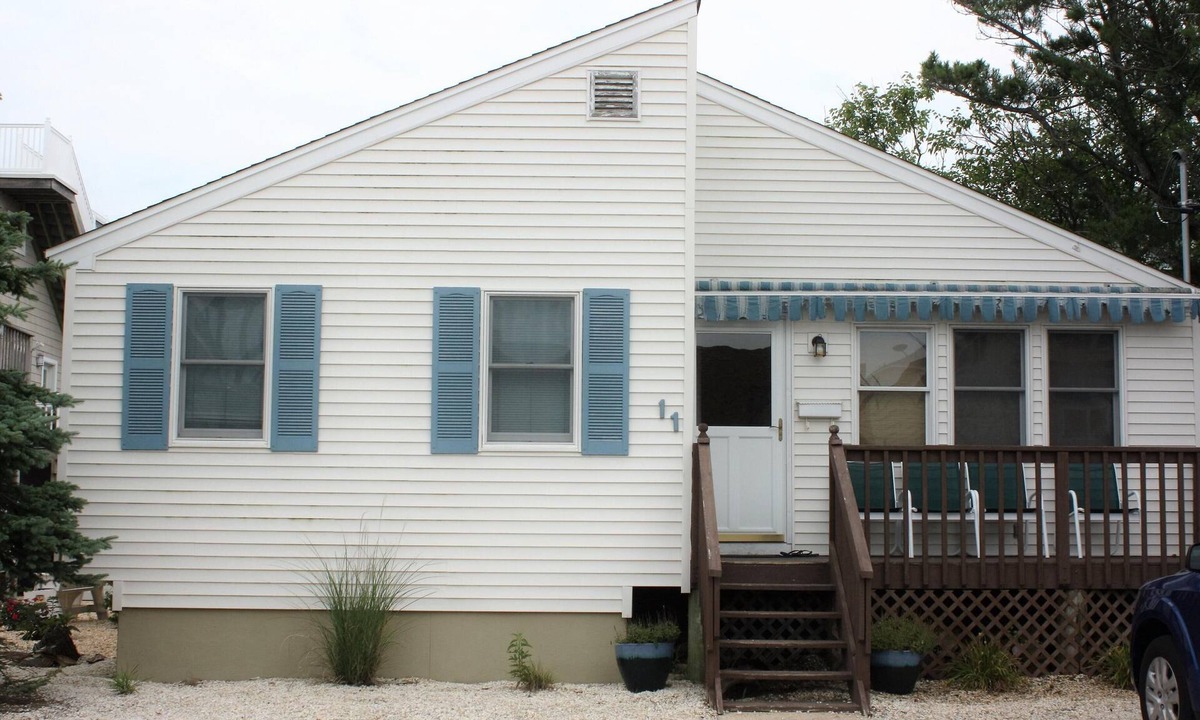 Holgate House | Beautiful Home in Holgate 0.1 Miles From The Beach!