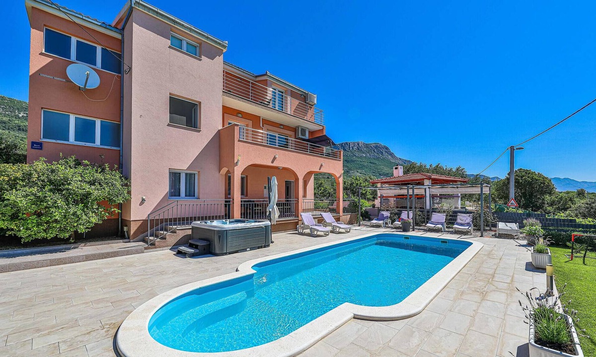 Kastel Luksic House | Beautiful home in Kastel Luksic