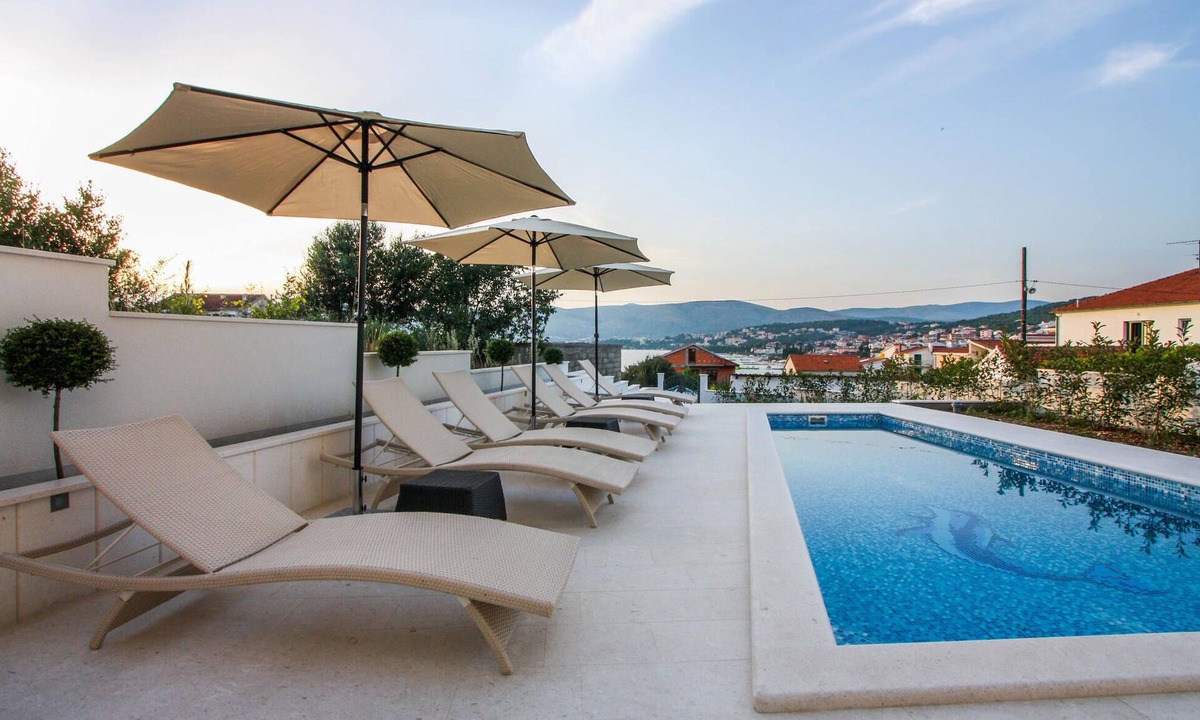 Okrug Gornji House | Beautiful home in Okrug Gornji