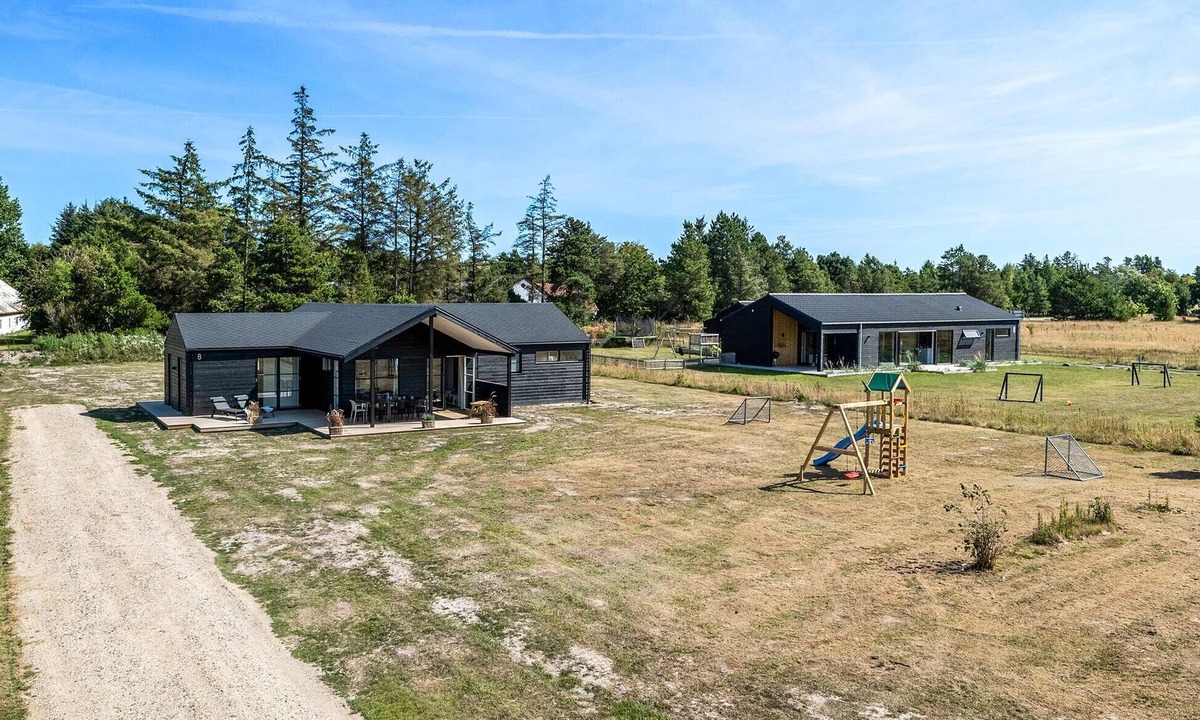 Bratten Strand House | Beautiful home in Jerup with sauna