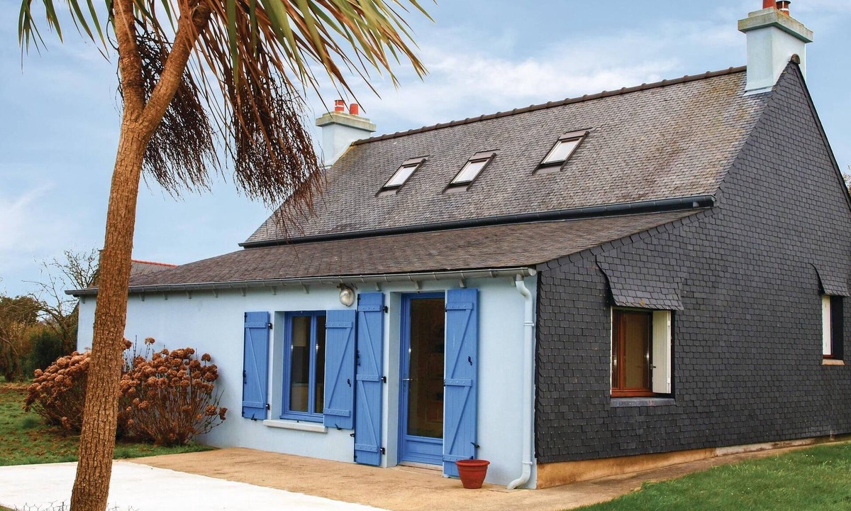 Kerbors House | Beautiful home in Kerbors with kitchen