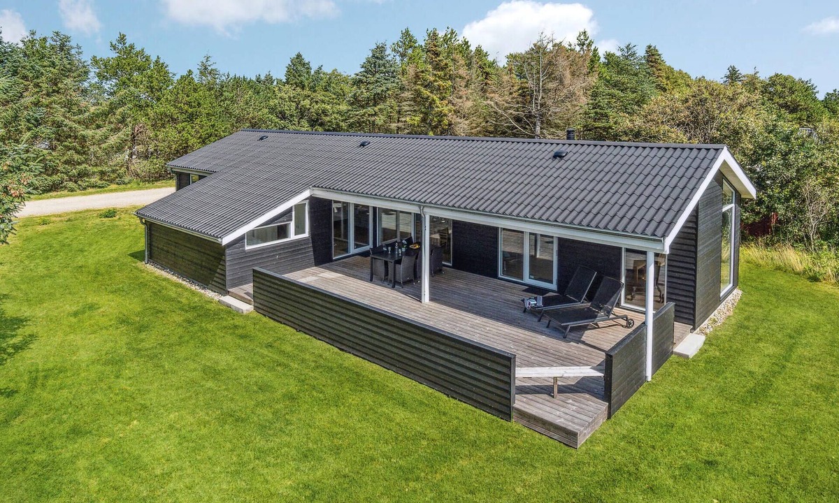 Grønhøj House | Beautiful home in Løkken with WiFi