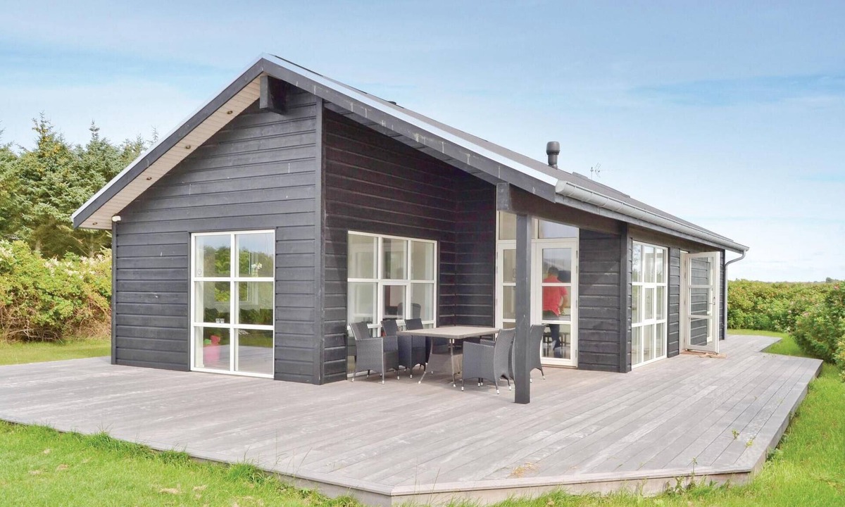 Lokken House | Beautiful home in Løkken with sauna