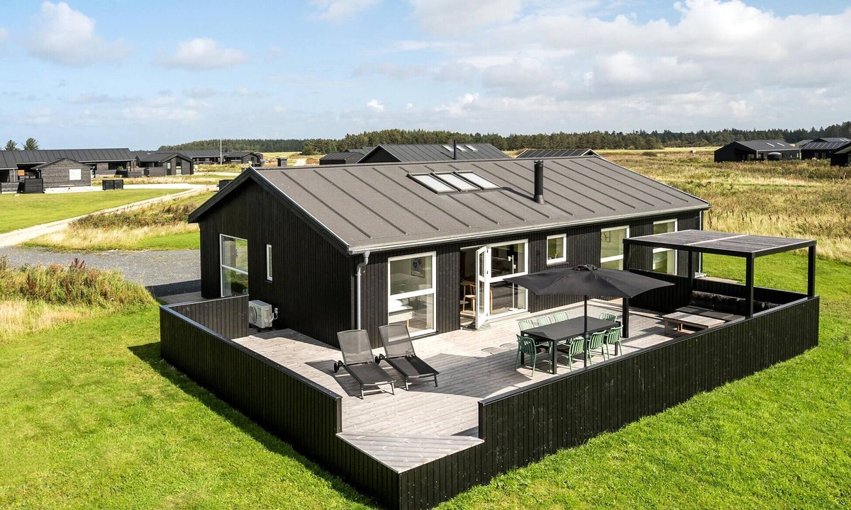 Grønhøj House | Beautiful home in Løkken with WiFi