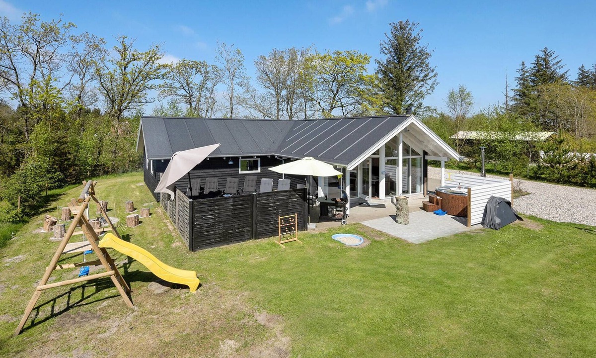 Houstrup House | Beautiful home in Nørre Nebel with sauna