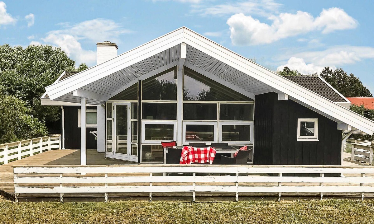 Nakskov House | Beautiful home in Nakskov with sauna