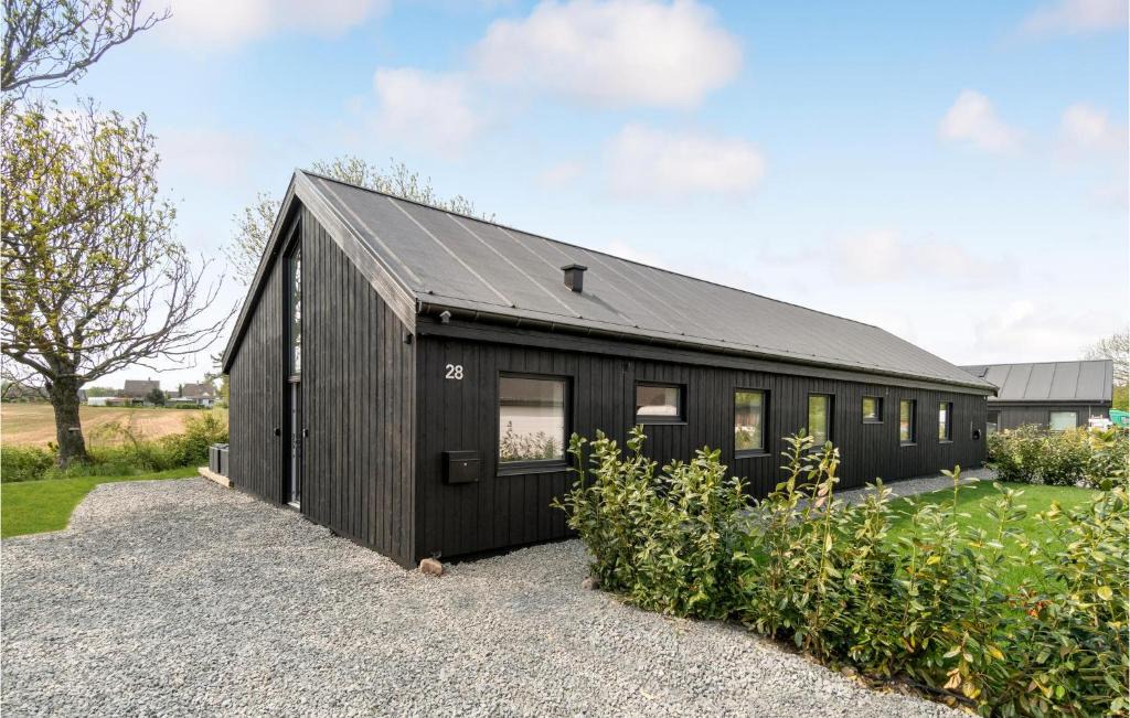 Snogebaek House | Beautiful Home In Nexø With Kitchen