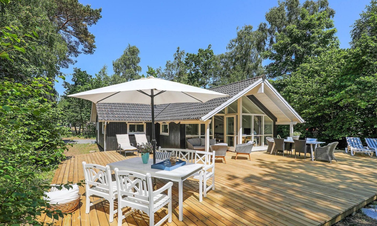 Balka House | Beautiful home in Nexø with kitchen