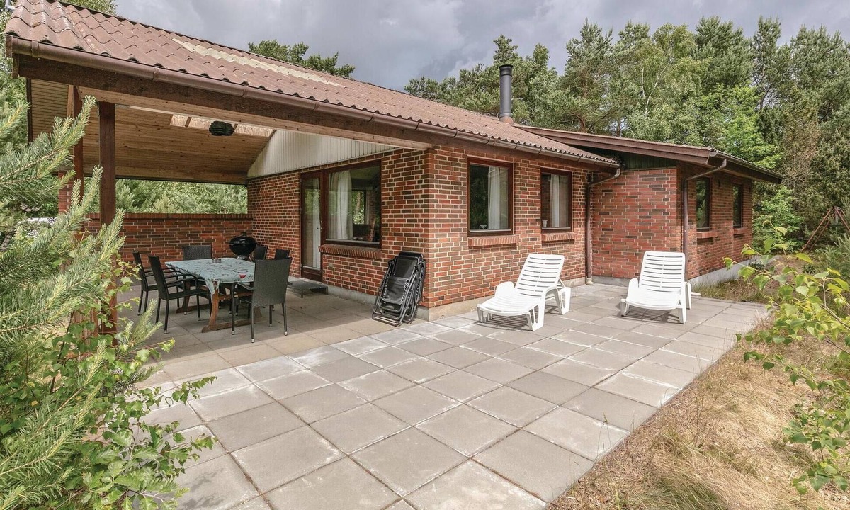 Balka Strand House | Beautiful home in Nexø with kitchen