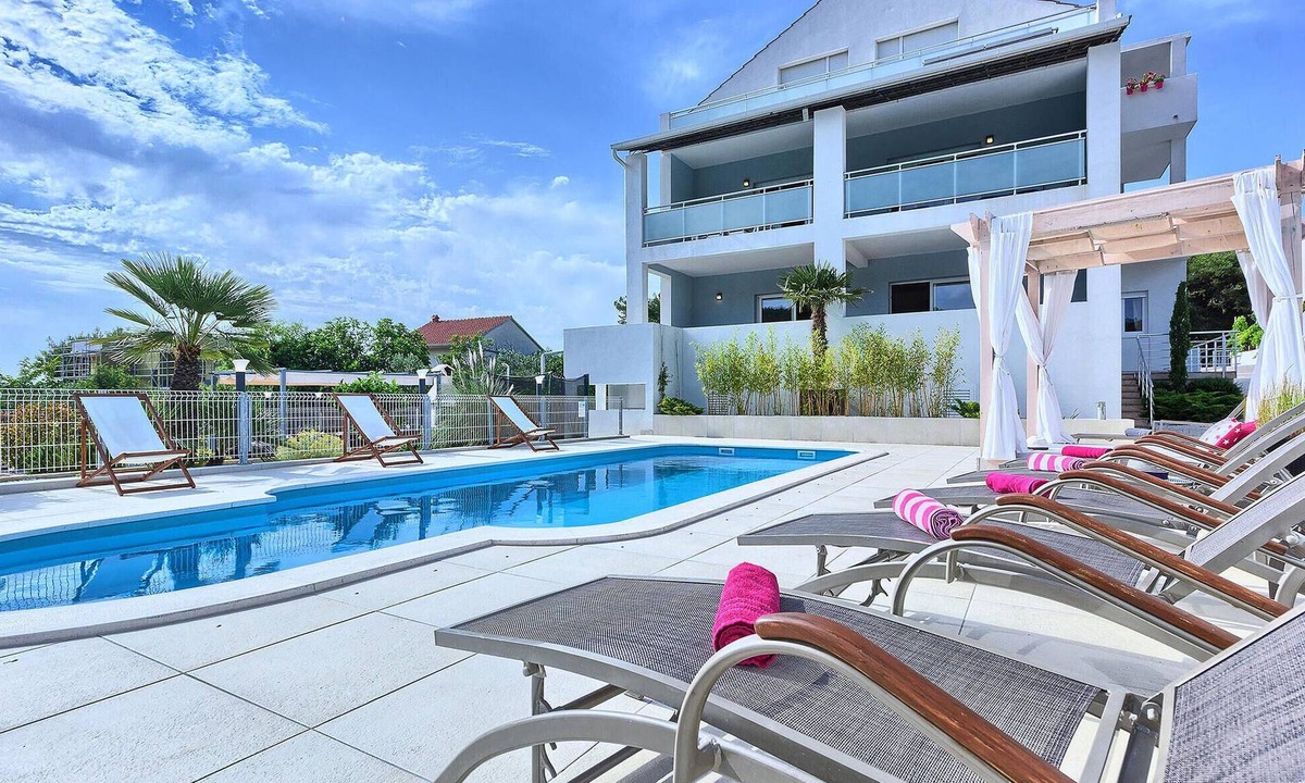 Okrug Donji House | Beautiful home in Okrug Donji