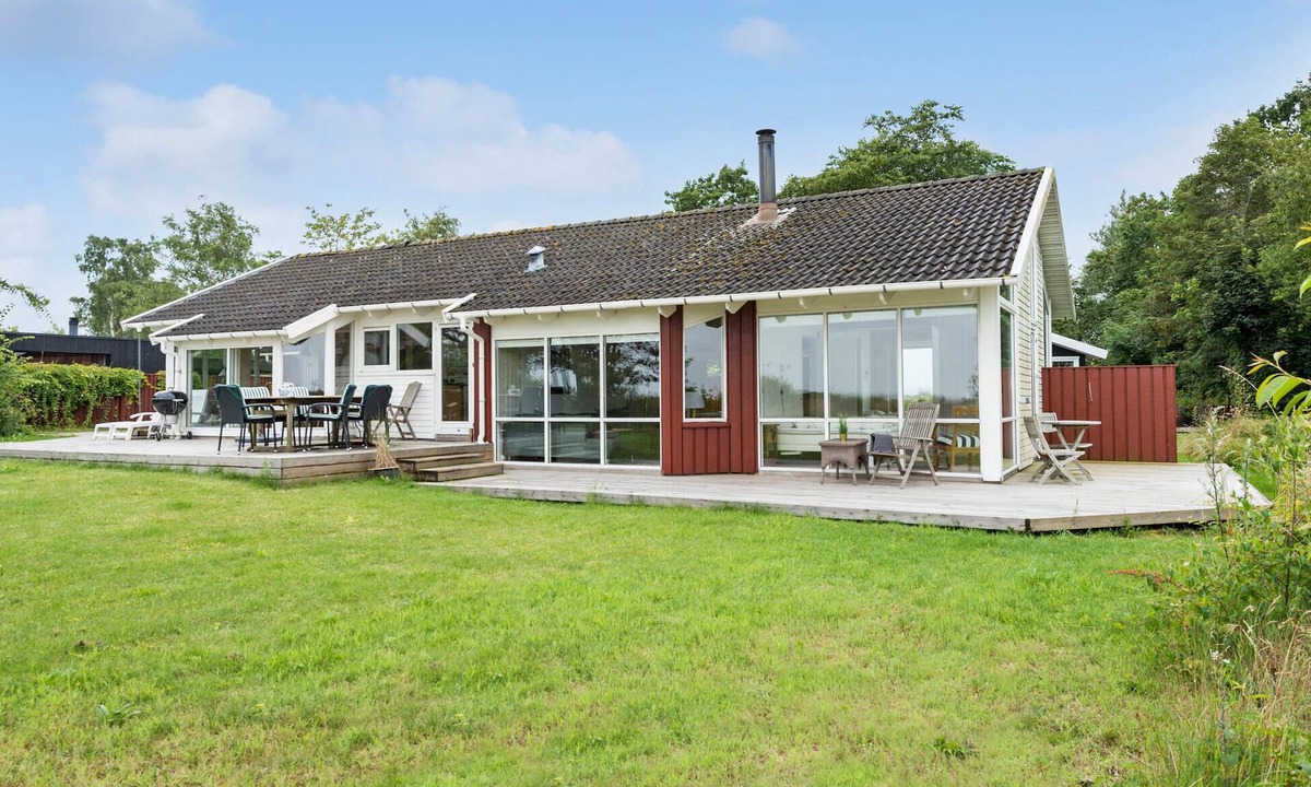 Saksild Strand House | Beautiful home in Odder with WiFi
