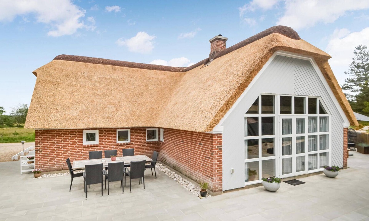 Ho House | Beautiful home in Oksbøl with sauna