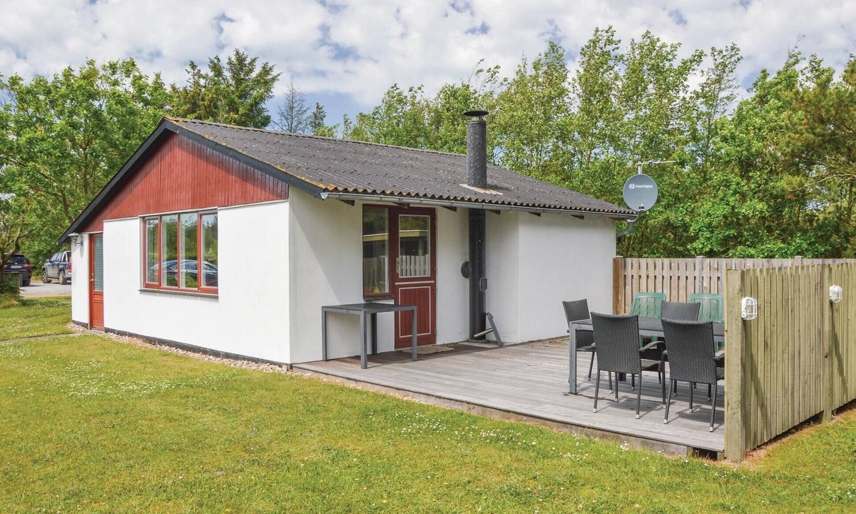 Grærup Strand House | Beautiful home in Oksbøl with WiFi