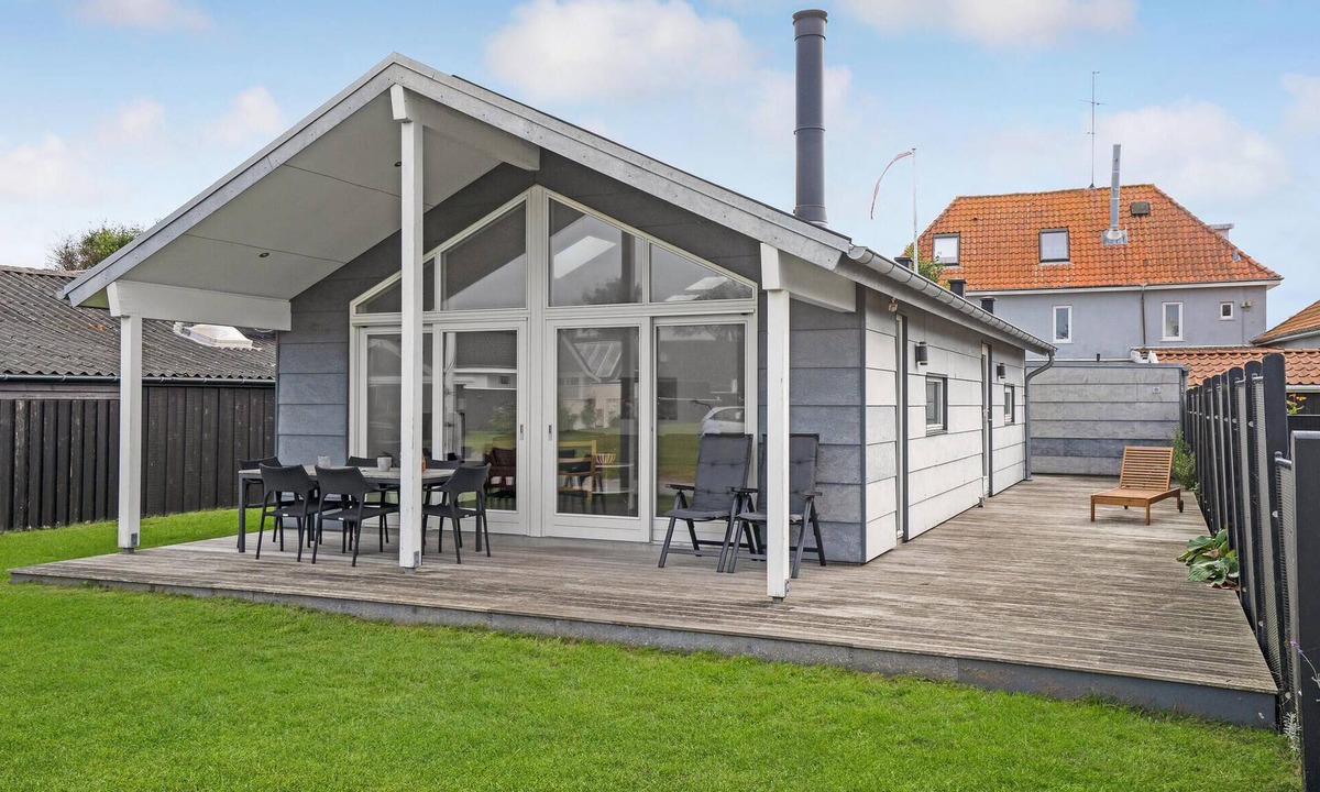 Otterup House | Beautiful home in Otterup with kitchen