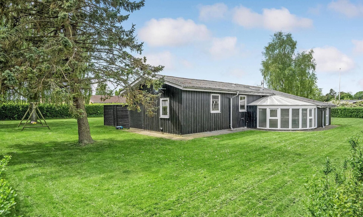 Hasmark Strand House | Beautiful home in Otterup with sauna