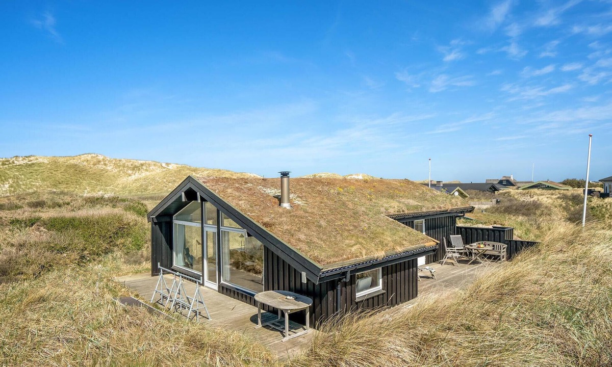Pandrup House | Beautiful home in Pandrup with WiFi