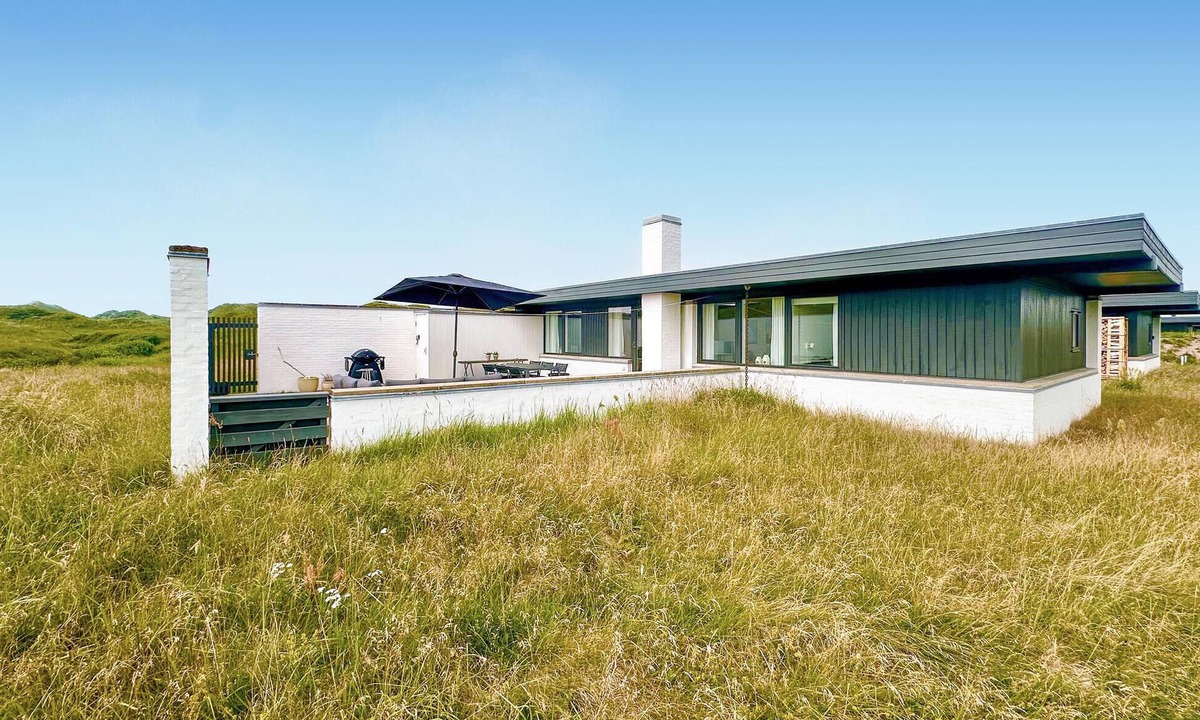 Pandrup House | Beautiful home in Pandrup with WiFi