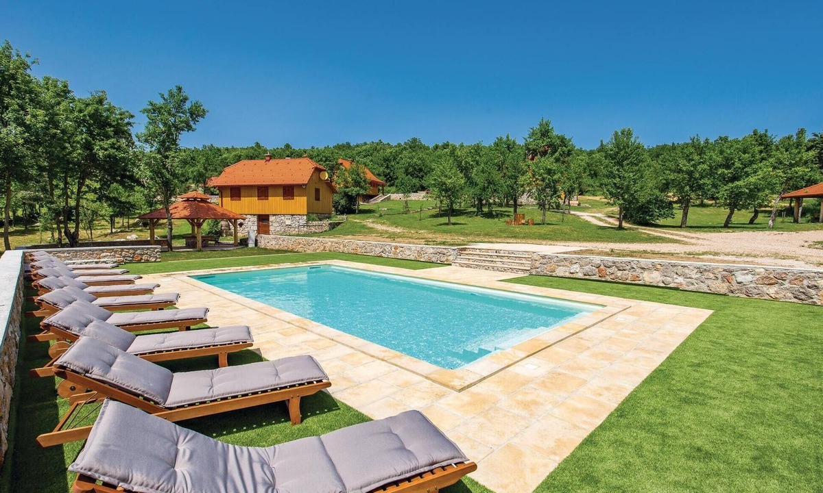 Perusic House | Beautiful home in Perusic with WiFi