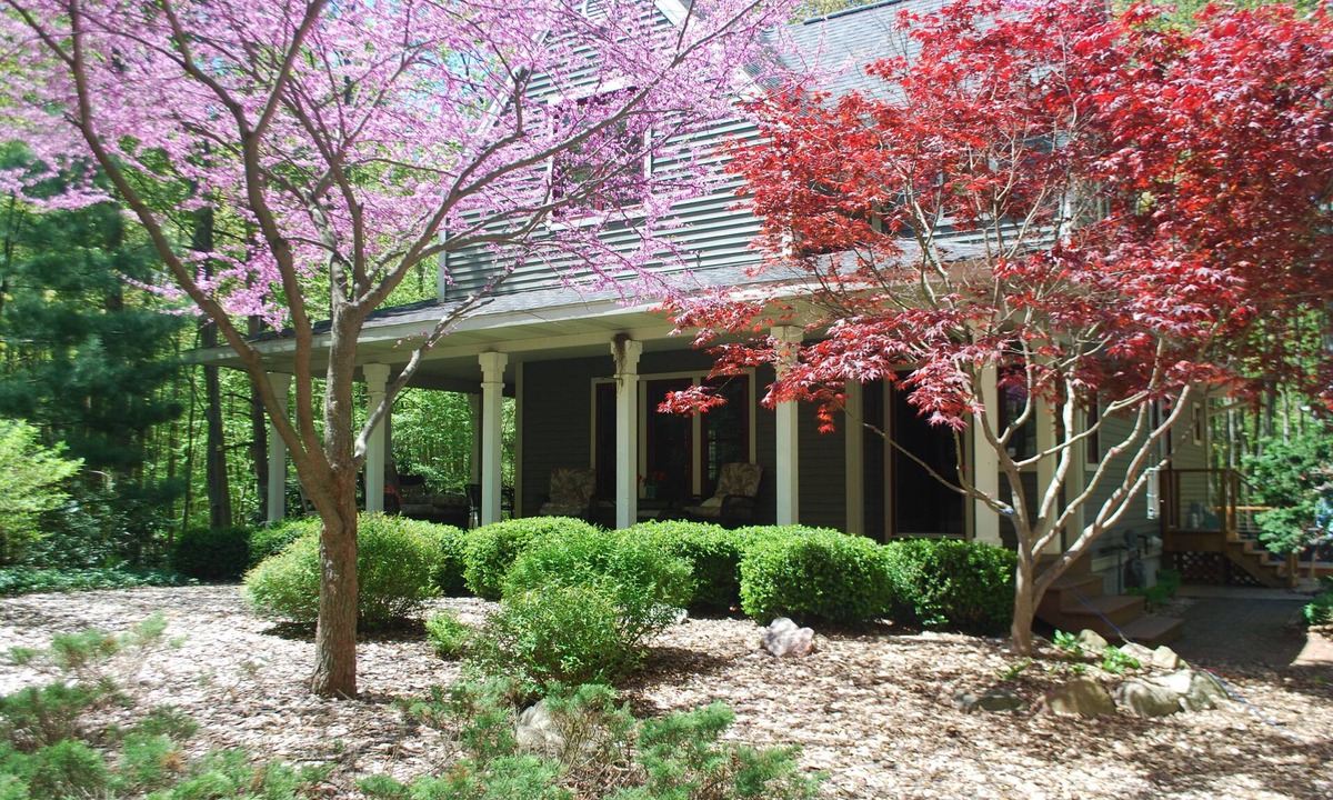 Fennville House | Beautiful home in Picturesque setting just steps from Lake Michigan!