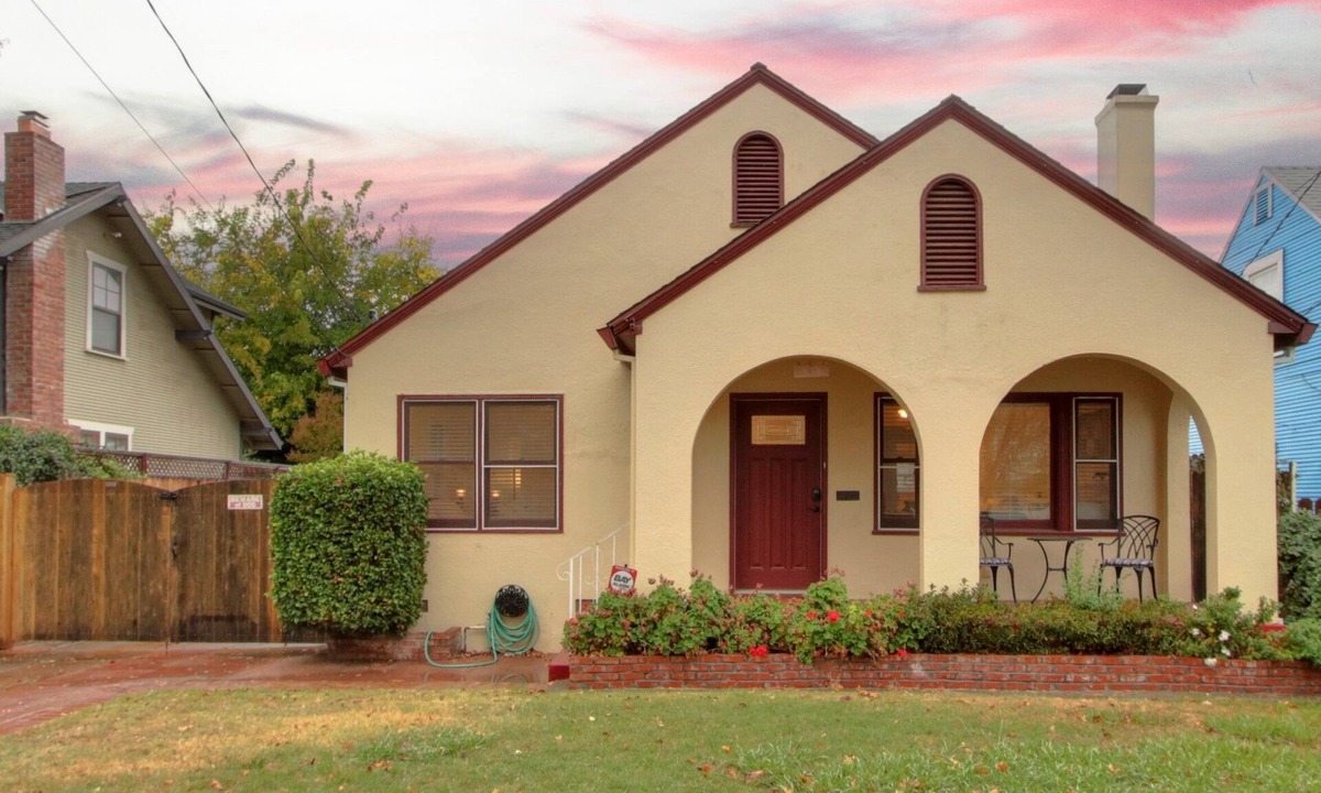 East Sacramento House | Beautiful home in prestigious East Sacramento