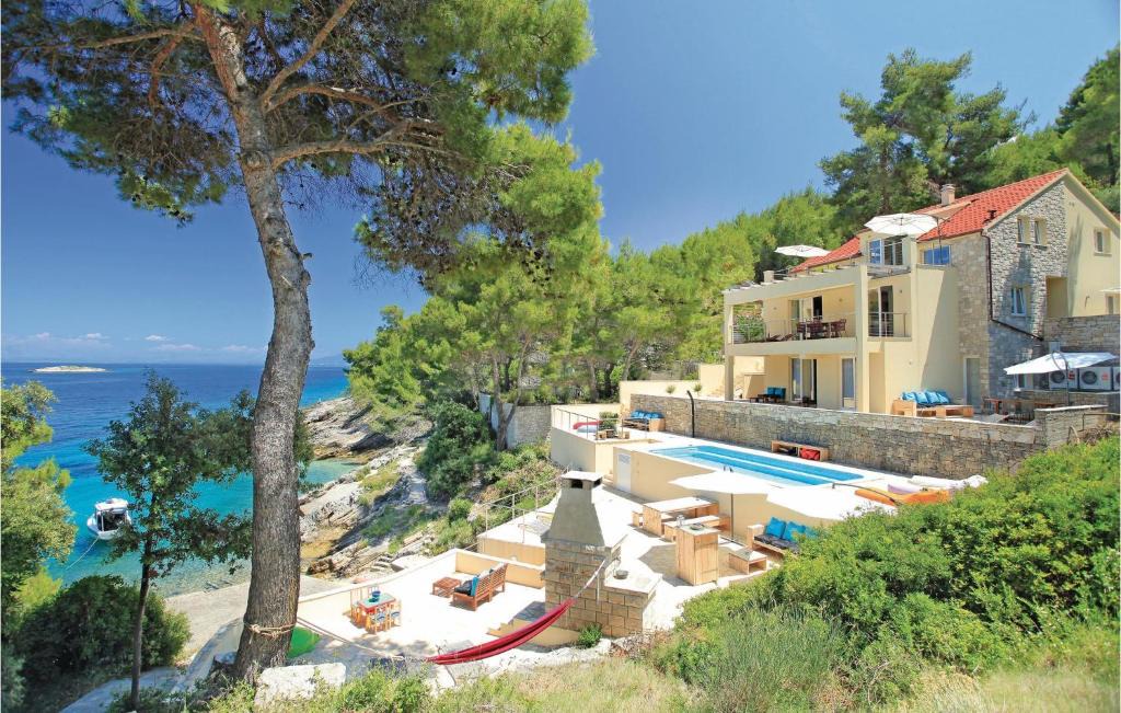 Prigradica House | Beautiful Home In Prigradica With Jacuzzi