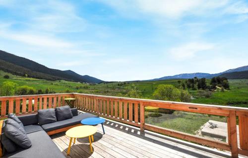 Real House | Beautiful Home In Réal With House A Mountain View