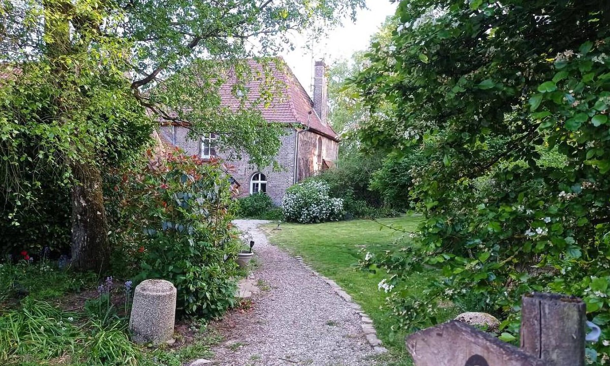 Renty House | Beautiful home in RENTY with WiFi