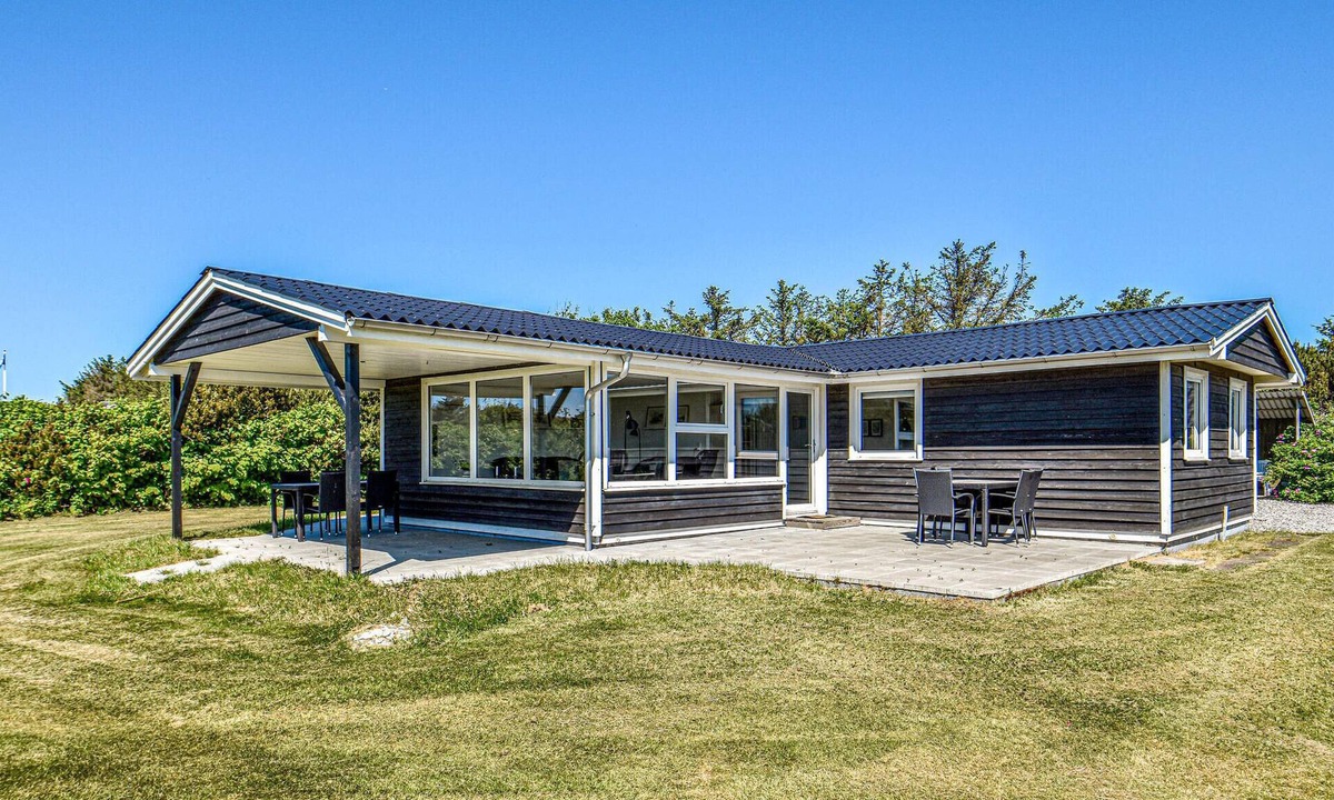 Sondervig House | Beautiful home in Ringkøbing with WiFi