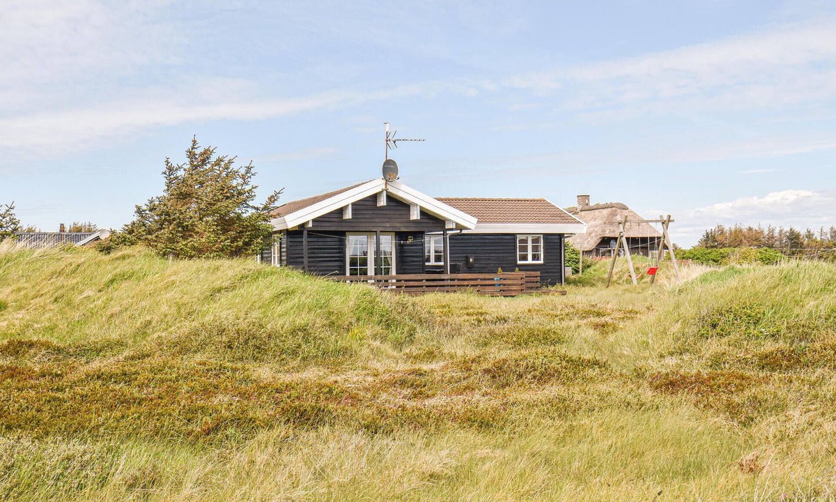 Klegod Strand House | Beautiful home in Ringkøbing with WiFi