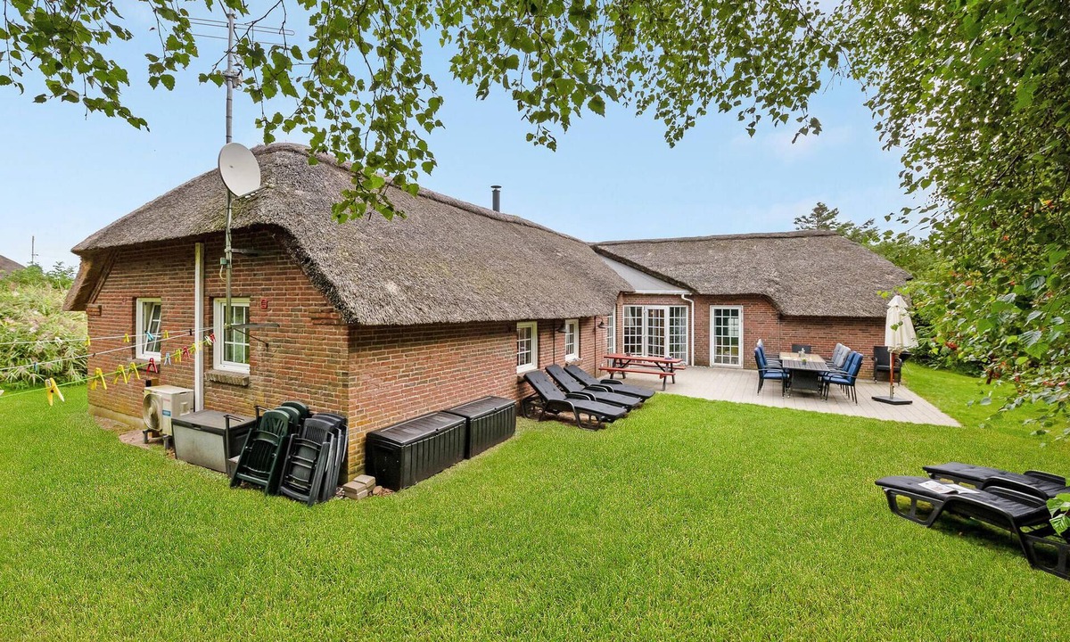 Sondervig House | Beautiful home in Ringkøbing with sauna