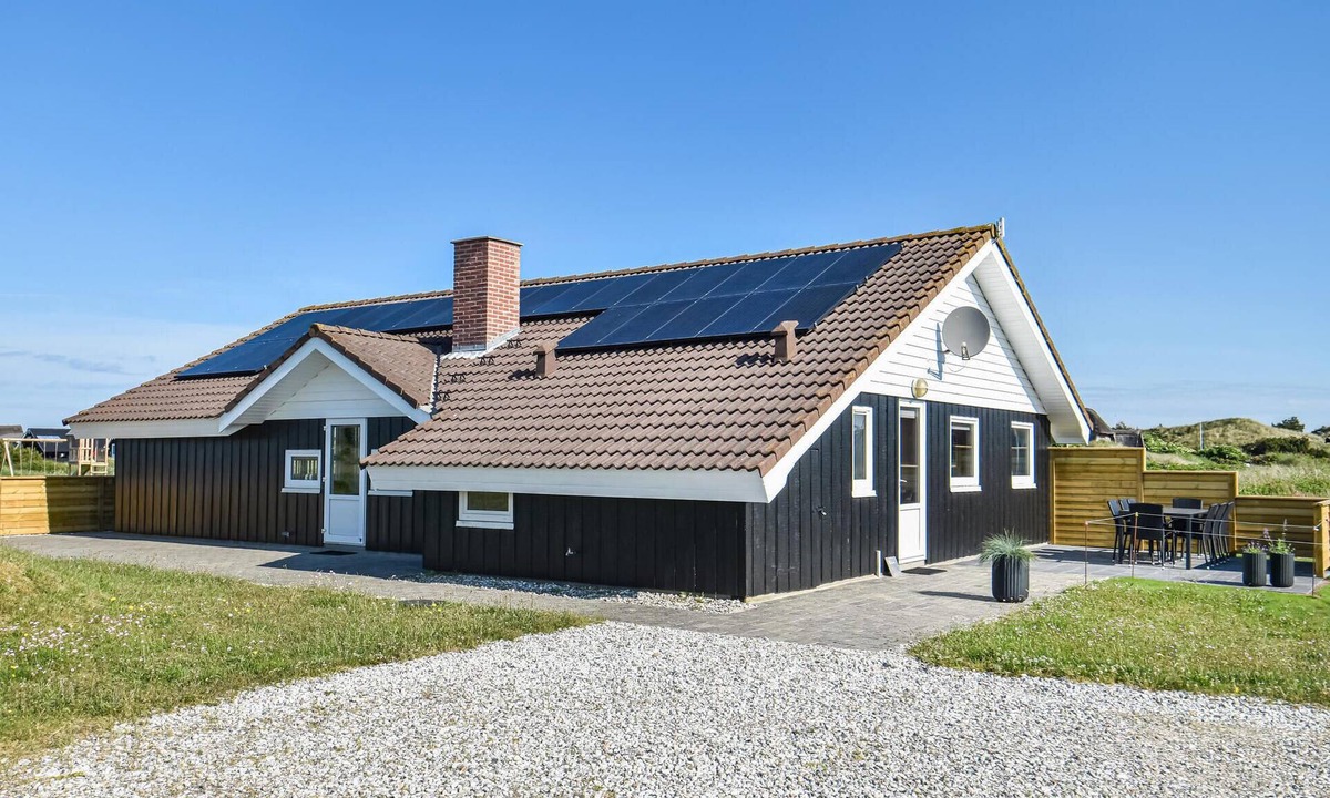 Sondervig House | Beautiful home in Ringkøbing with sauna