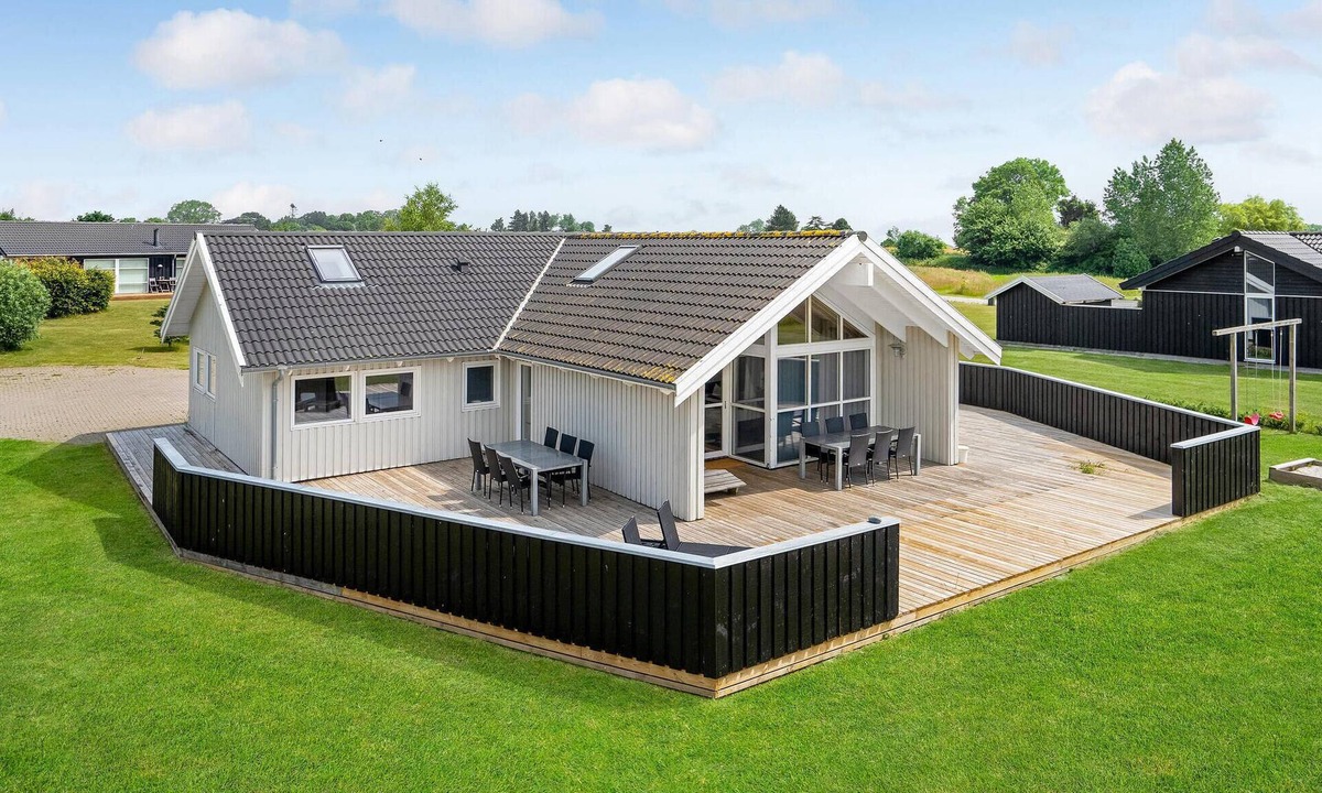 Spodsbjerg House | Beautiful home in Rudkøbing with sauna