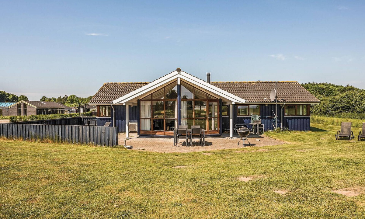 Spodsbjerg House | Beautiful home in Rudkøbing with sauna