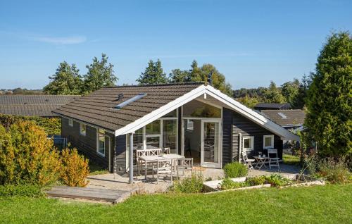 Bisserup House | Beautiful Home In Rude With Kitchen
