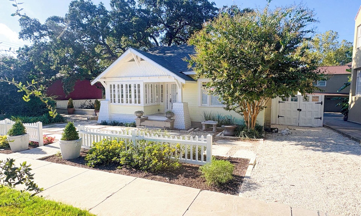 Monte Vista House | Beautiful Home in San Antonio's Historic Monte Vista - Pearl, Riverwalk/Downtown