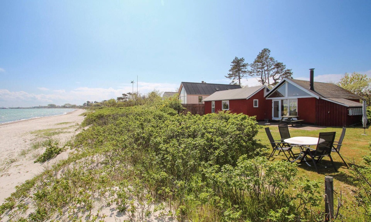 Samsø House | Beautiful home in Samsø with kitchen