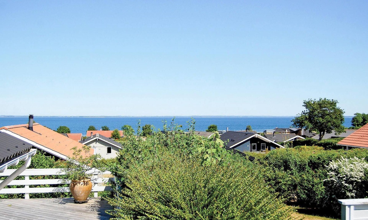 Grønninghoved Strand House | Beautiful home in Sjølund with sauna