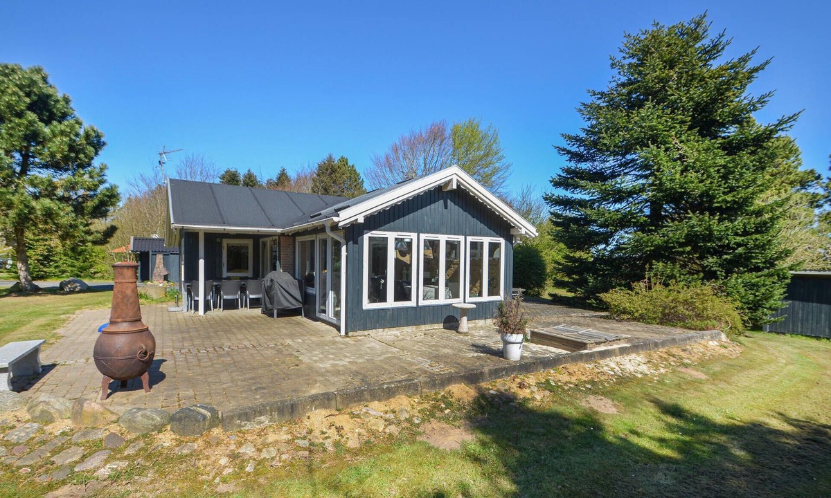 Spøttrup House | Beautiful home in Spøttrup with WiFi