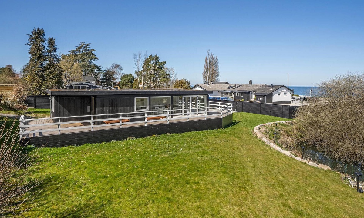 Strøby Ladeplads House | Beautiful home in Strøby with house sea view