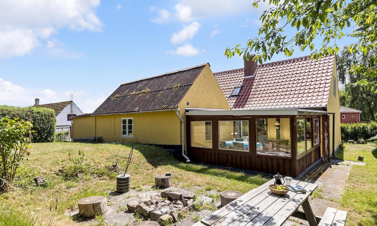 Svaneke House | Beautiful home in Svaneke with kitchen