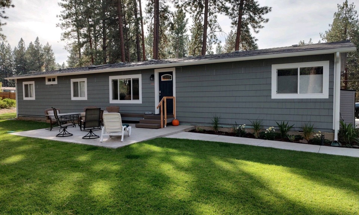 Deschutes River Woods House | Beautiful Home in SW Bend