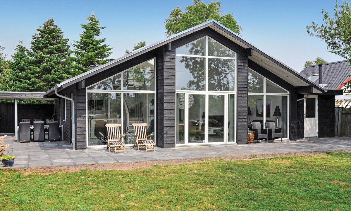 Skovmose House | Beautiful home in Sydals with sauna