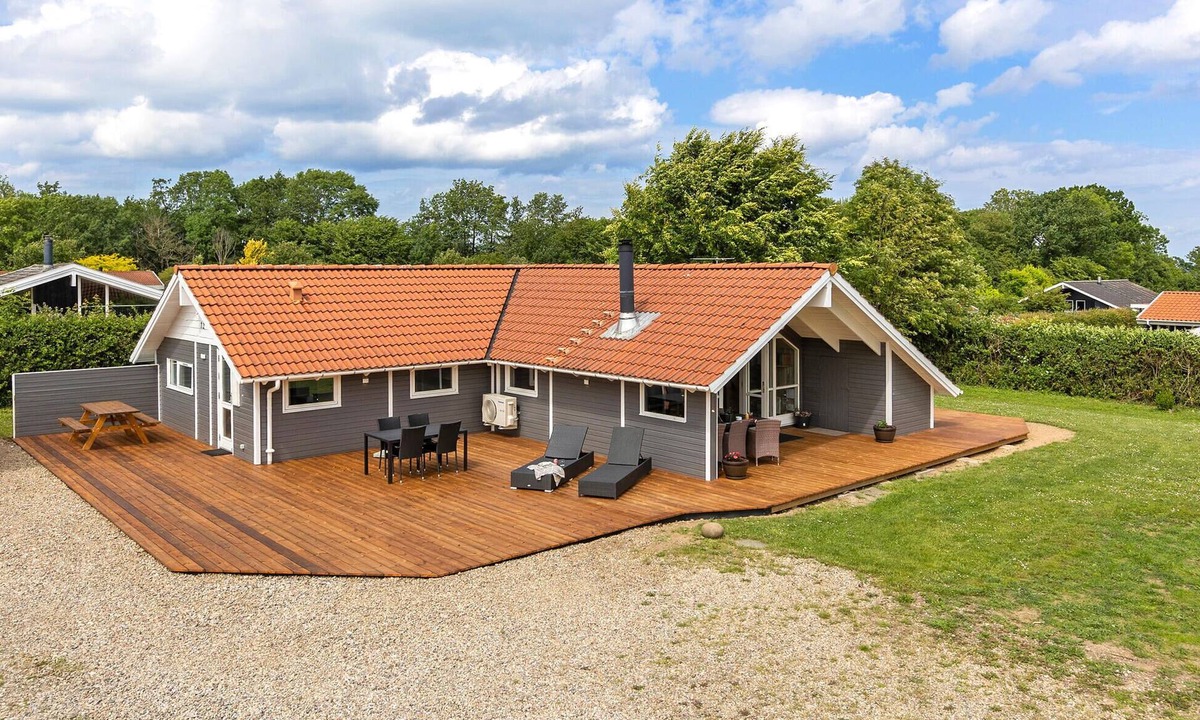 Mommark Strand House | Beautiful home in Sydals with sauna