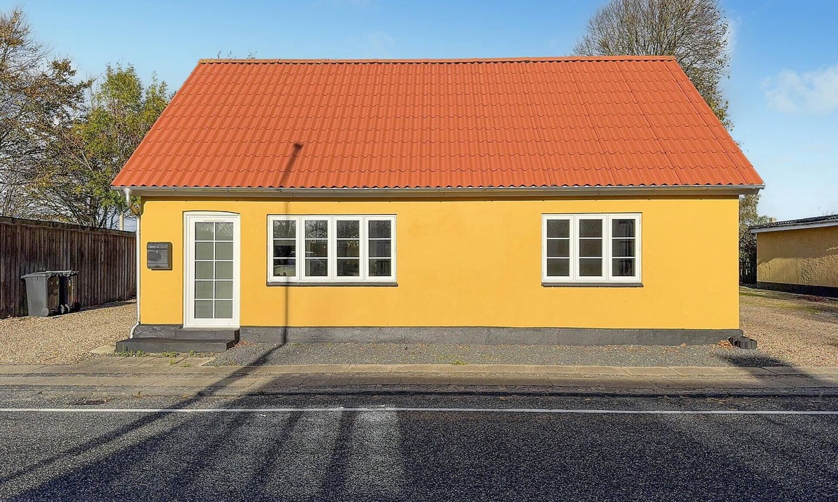 Tarm House | Beautiful home in Tarm with WiFi